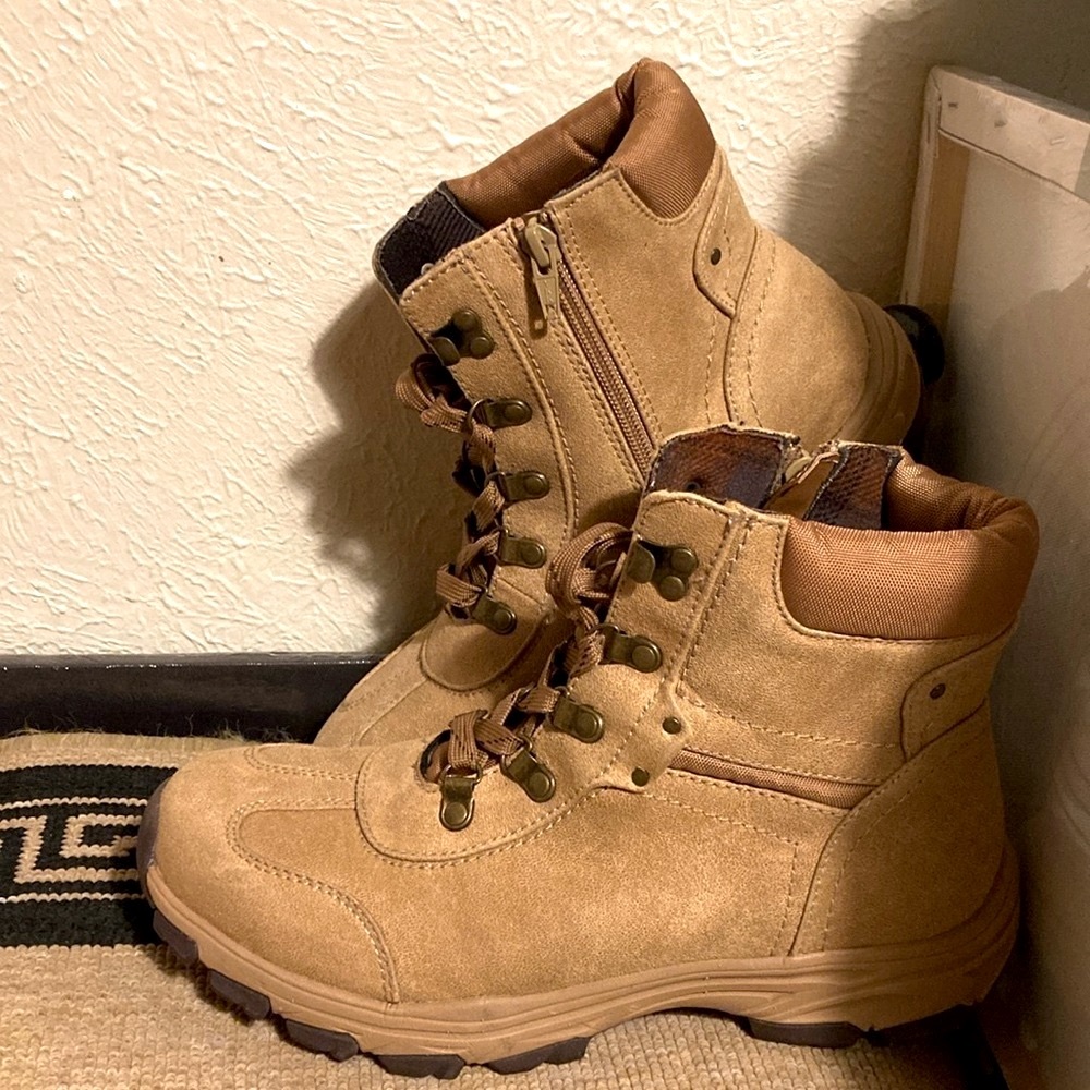 NEW Zibu Smartie Hiking Side Zip Ankle Boots Memory Foam Cognac Tan Men’s Size 8
